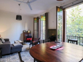 Spacious aptmt close to Pl Universidad and Pl Catalunya, 2,5 bedrooms, balcony, heating, elevator Min 31 nights